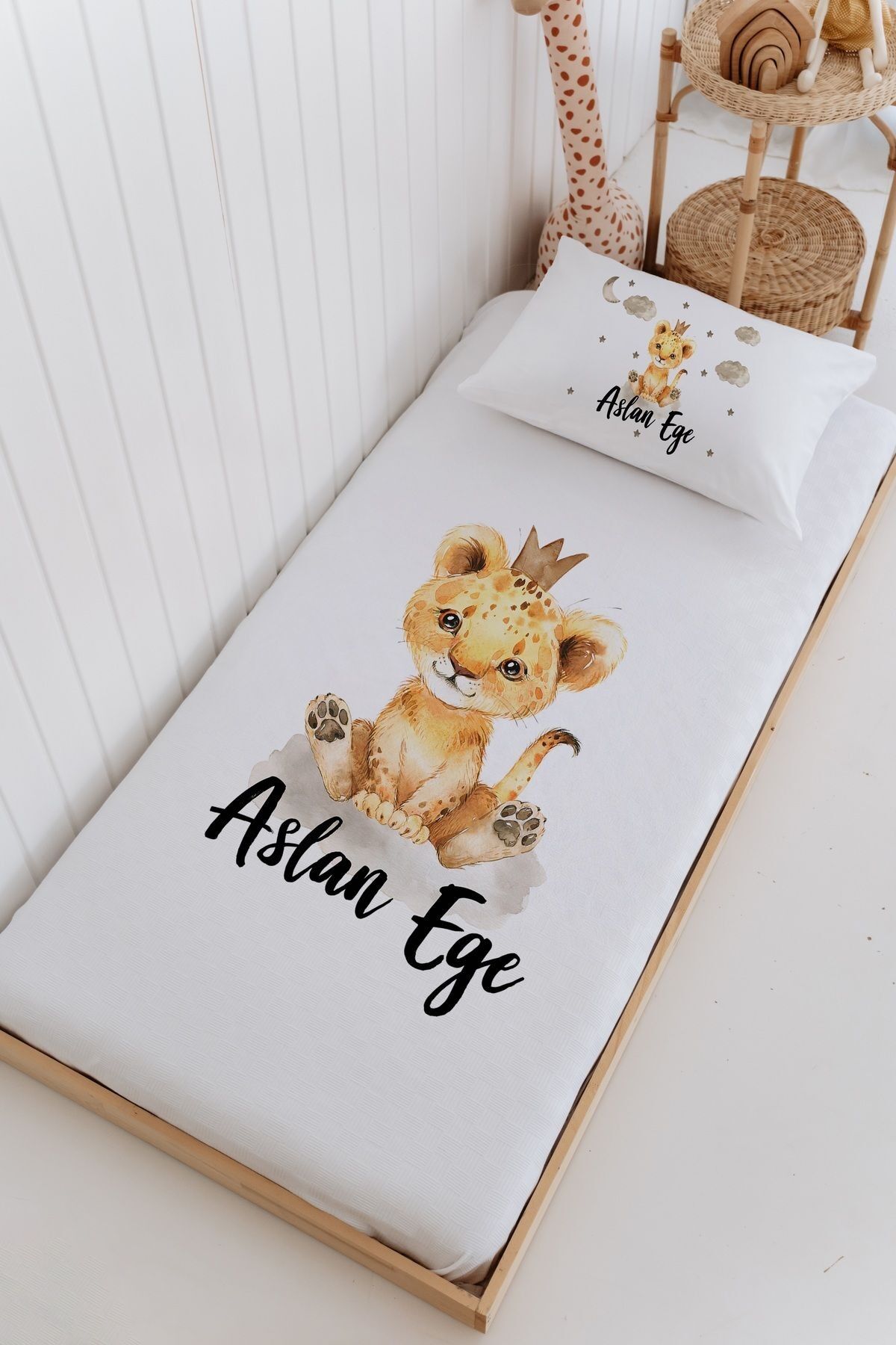 İsme Özel %100 Pamuk Bebek Ve Çocuk Tek Kişilik 165 X 225 Cm Pike Takımı-Aslan