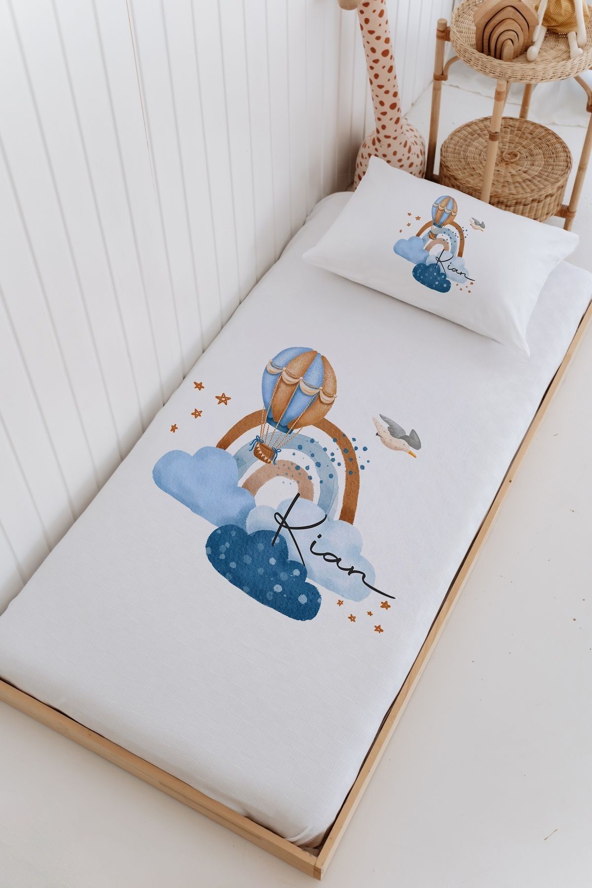 İsme Özel %100 Pamuk Bebek Ve Çocuk Tek Kişilik 165 X 225 Cm Pike Takımı-Gökkuşağı