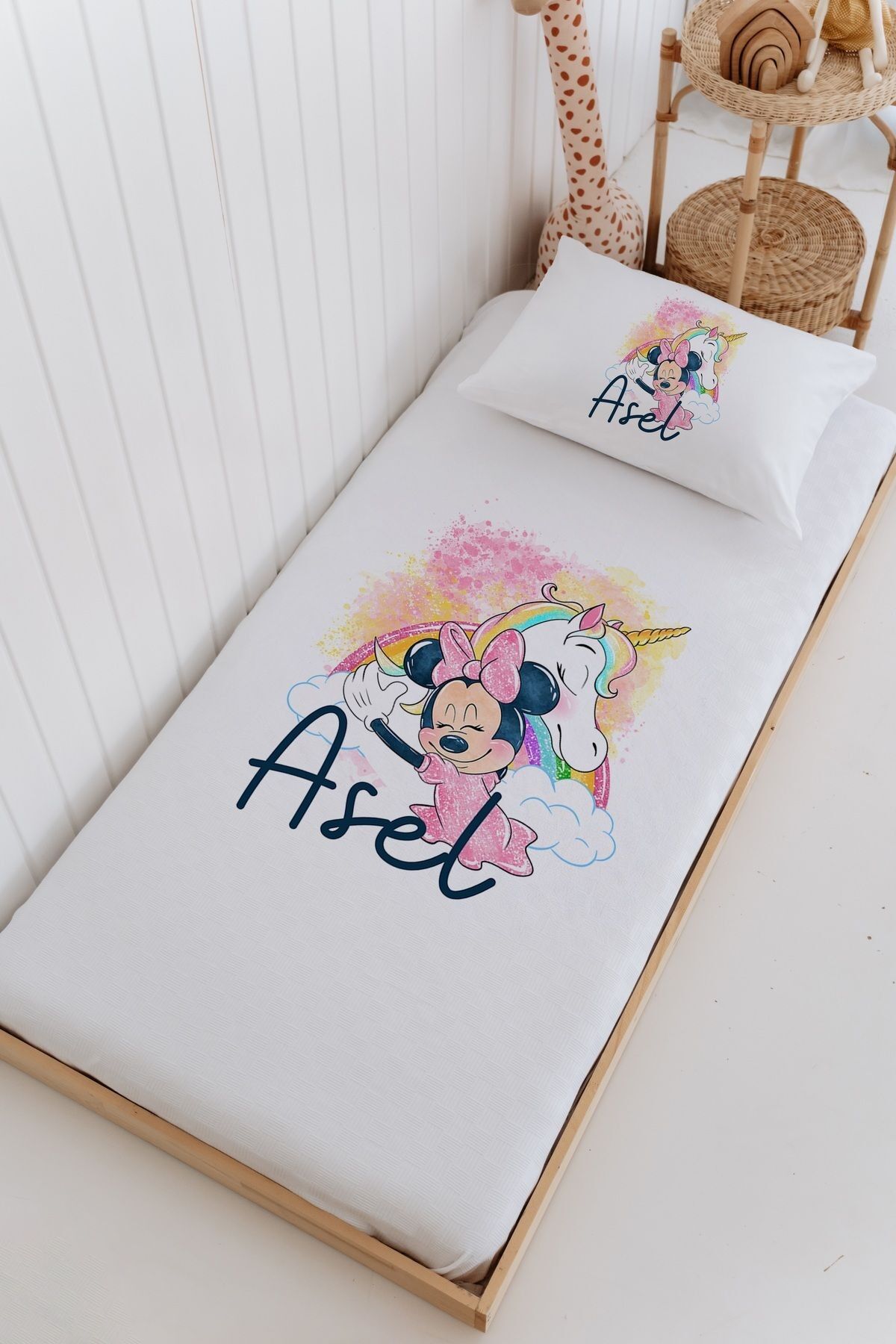 İsme Özel %100 Pamuk Bebek Ve Çocuk Tek Kişilik 165 X 225 Cm Pike Takımı-Minnie Mouse