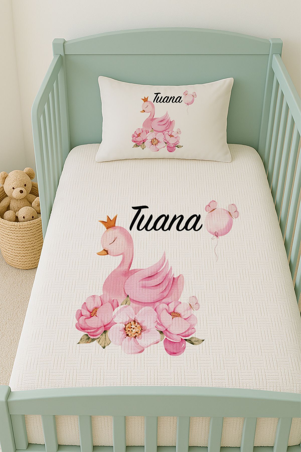 %100 Pamuk İsme Özel İsimli 100x150 cm Pike Seti Pembe Çiçekli Kuğu