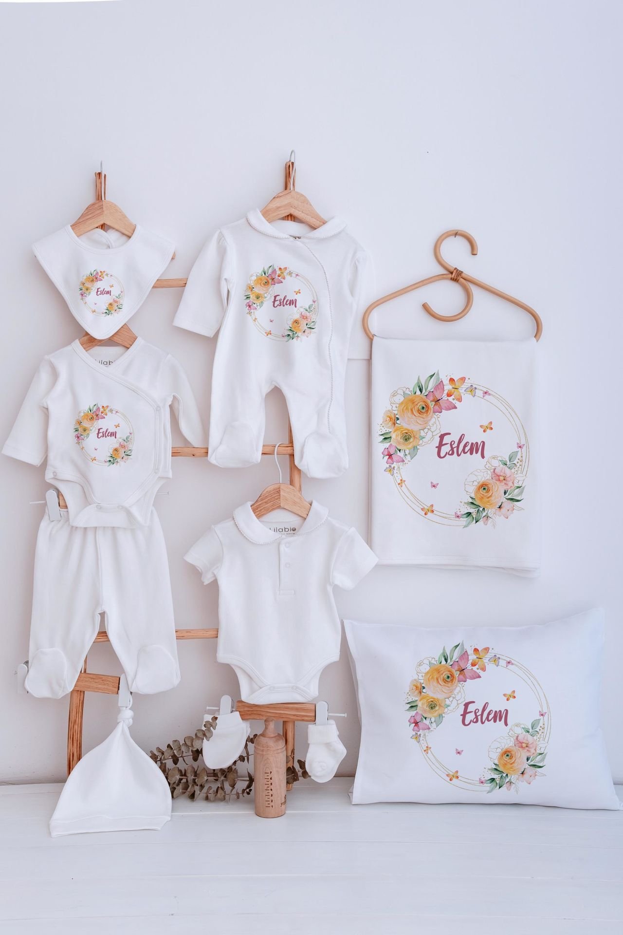 Lilabio Bebe Yaka İsme Özel Delux 12li Hastane Çıkışı Çiçek Çemberi