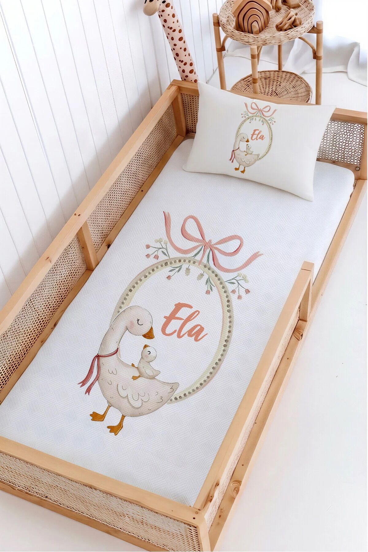 %100 Pamuk İsme Özel Montessori Yatak Pike Seti 100x200 Anne yavru ördek