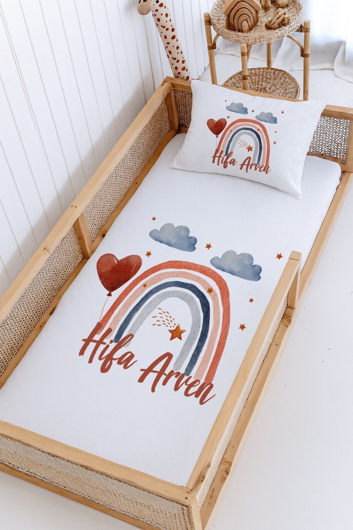 %100 Pamuk İsme Özel Montessori Yatak Pike Seti 100x200 Kalpli Gökkuşağı