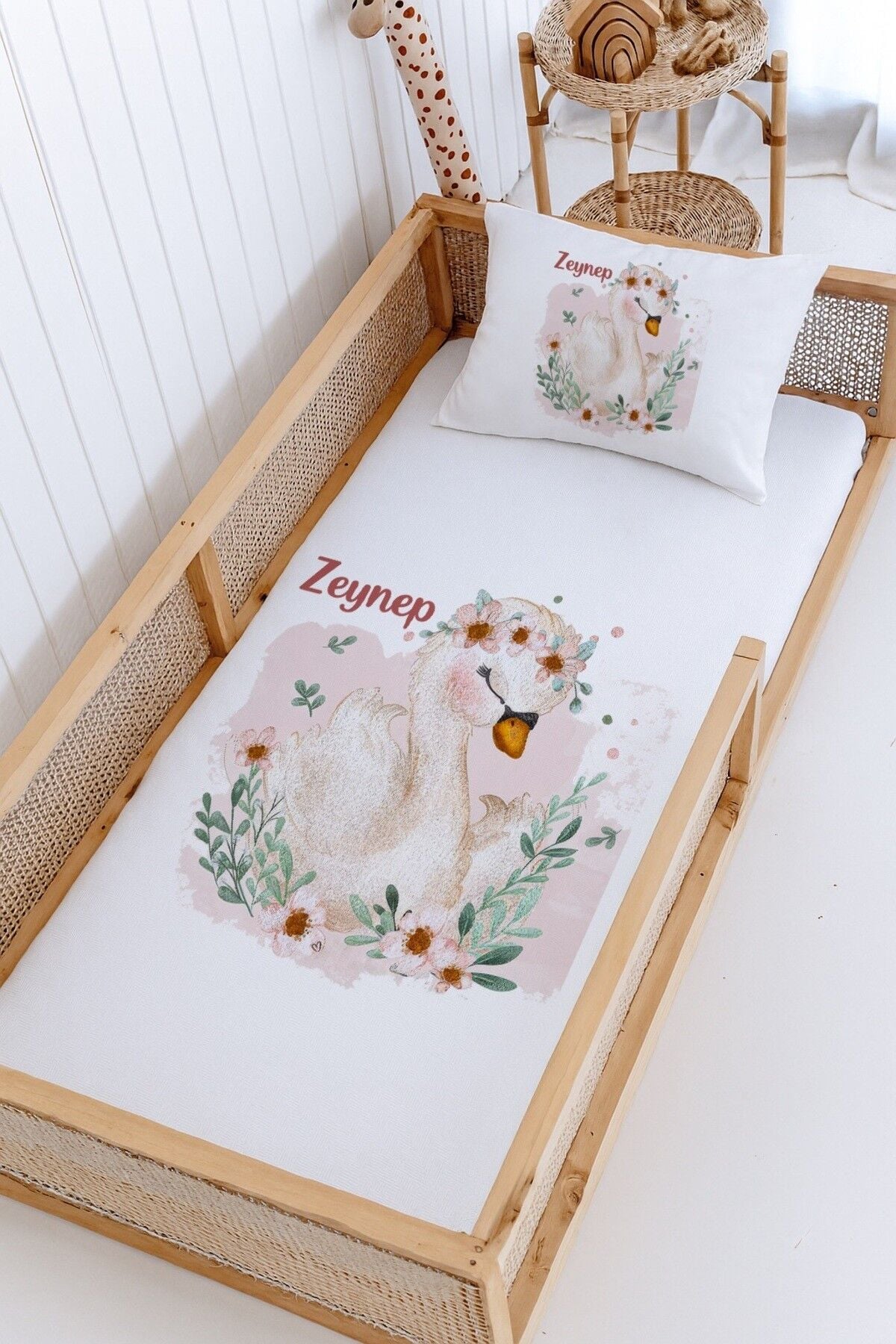 %100 Pamuk İsme Özel Montessori Yatak Pike Seti 100x200 Kuğu