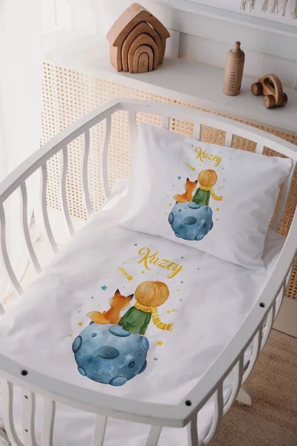 %100 Delux Pamuk İsme Özel 60x100 Anne Yanı Beşik Nevresim Takımı Küçük Prens