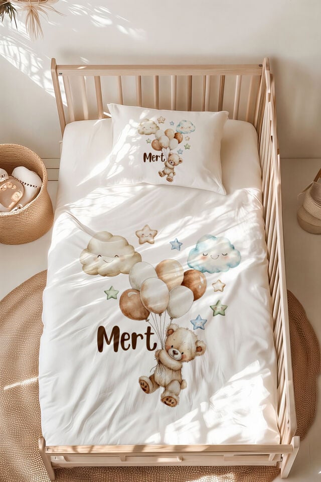 İsme Özel Montessori Yatak Nevresim Takımı Balon Tutan Ayıcık