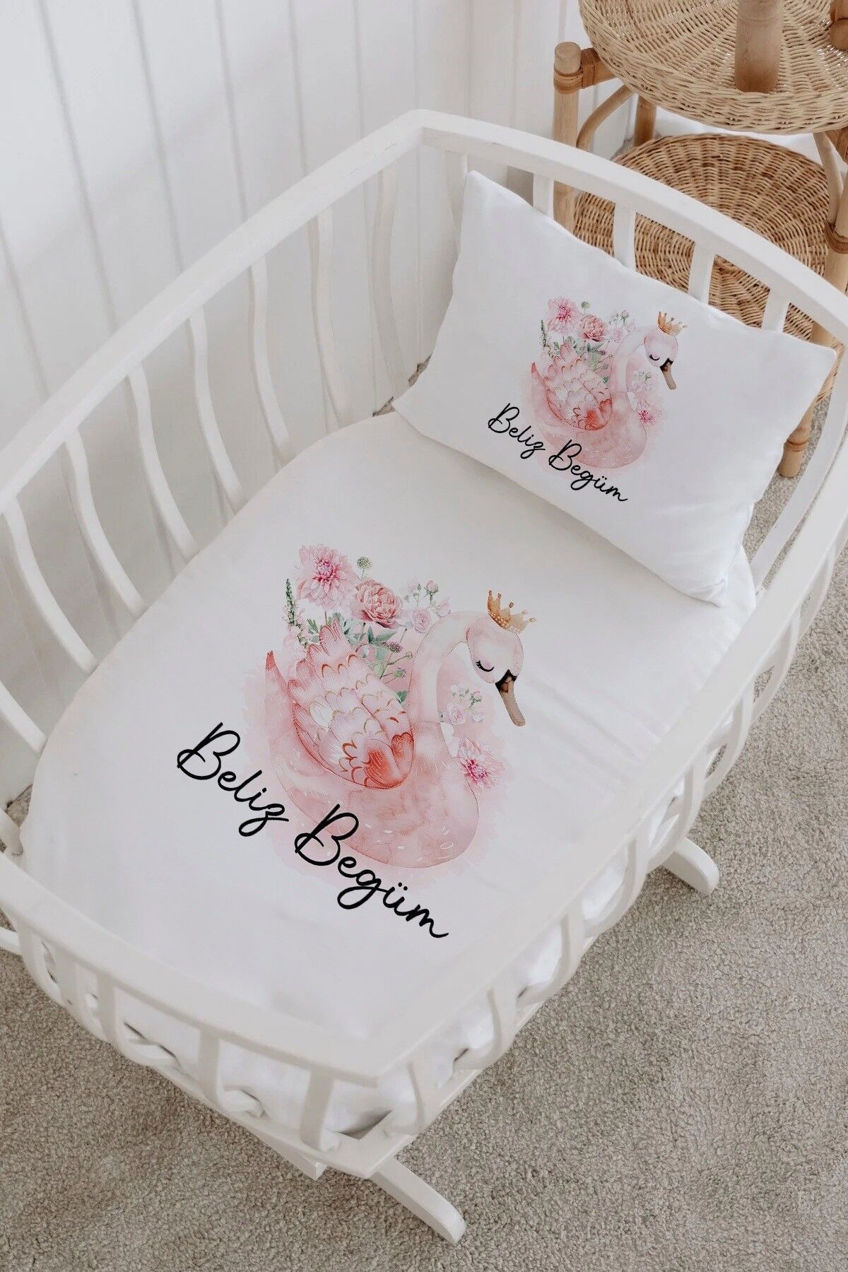 İsme Özel %100 Pamuk Park Yatak Çarşaf Seti  Pembe Kuğu