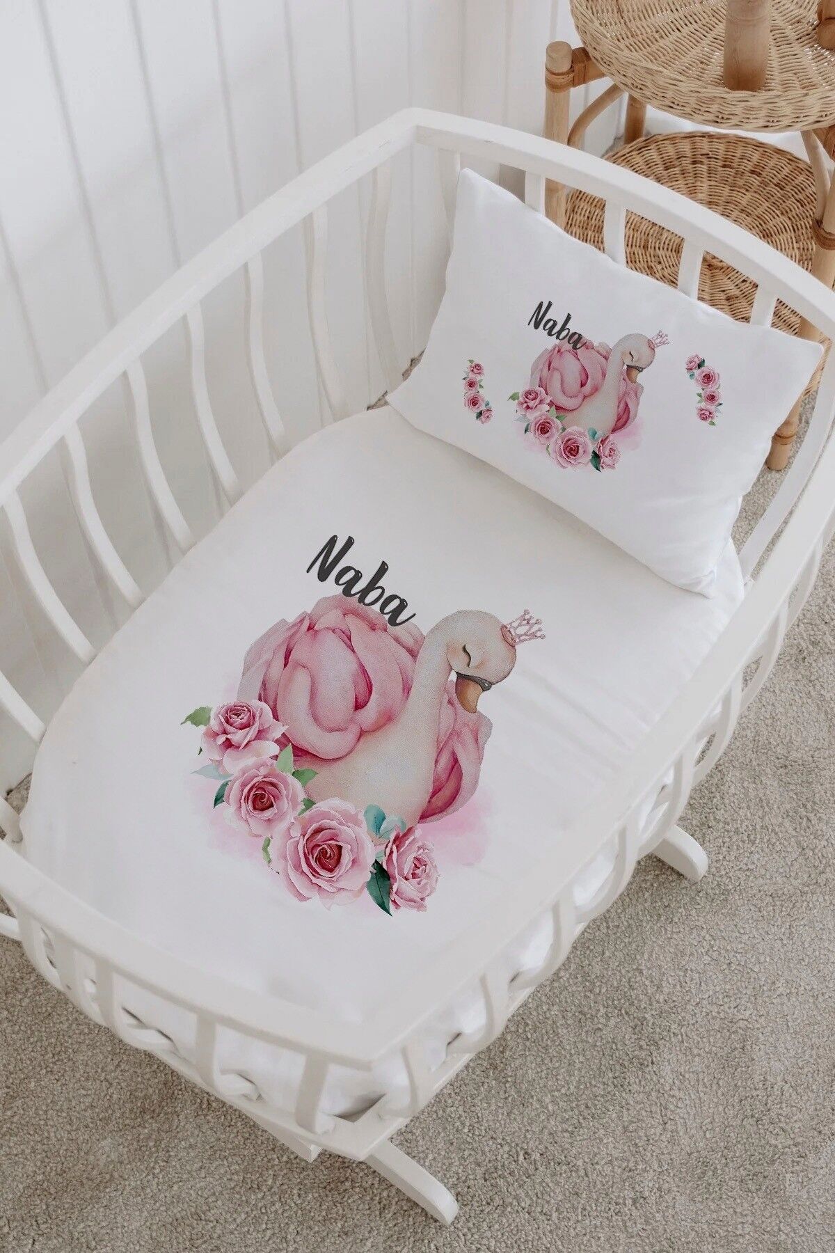 İsme Özel %100 Pamuk Park Yatak Çarşaf Seti  Gül içinde Kuğu