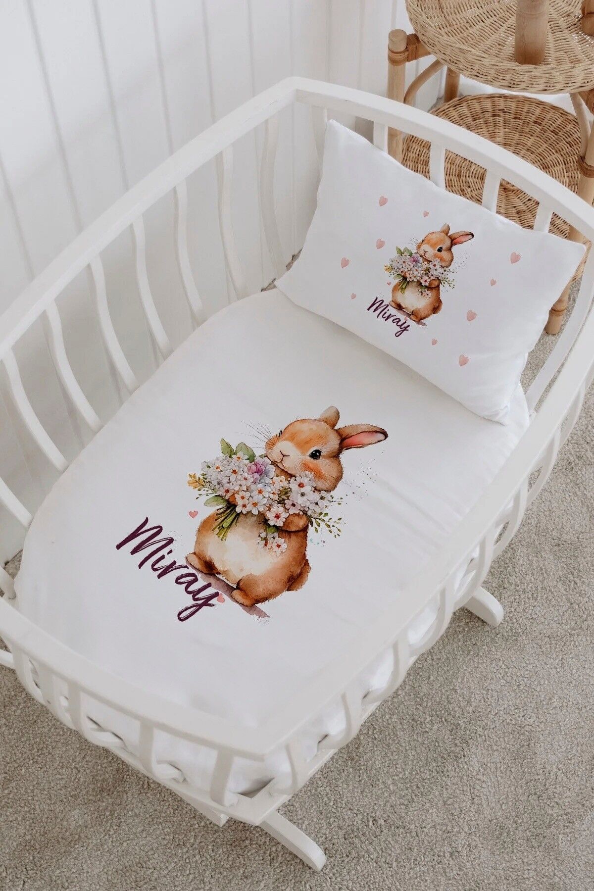 İsme Özel %100 Pamuk Park Yatak Çarşaf Seti  Çiçek Tutan Tavşan