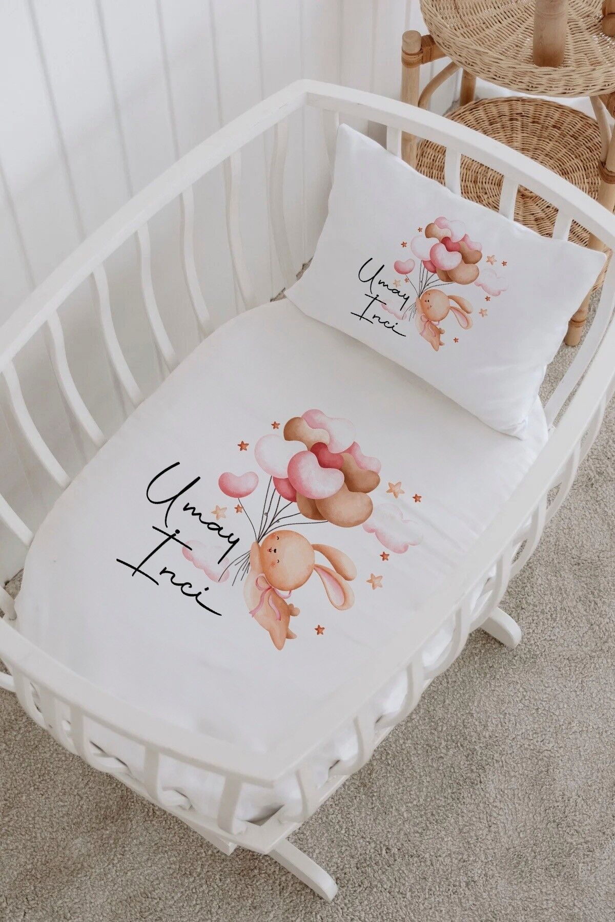 İsme Özel %100 Pamuk Park Yatak Çarşaf Seti  Balon Tutan Tavşan