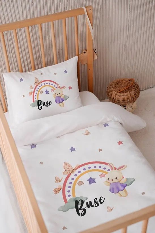 İsme Özel 100x150 Bebek Yatak Nevresim Seti Gökkuşağı Tavşan