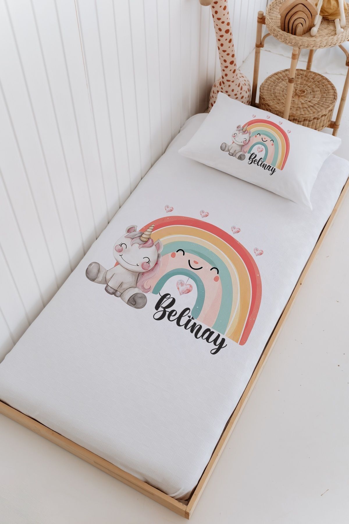 İsme Özel Bebek Ve Çocuk Tek Kişilik Pike Takımı (160 X 220cm) - Gökkuşağı Unicorn