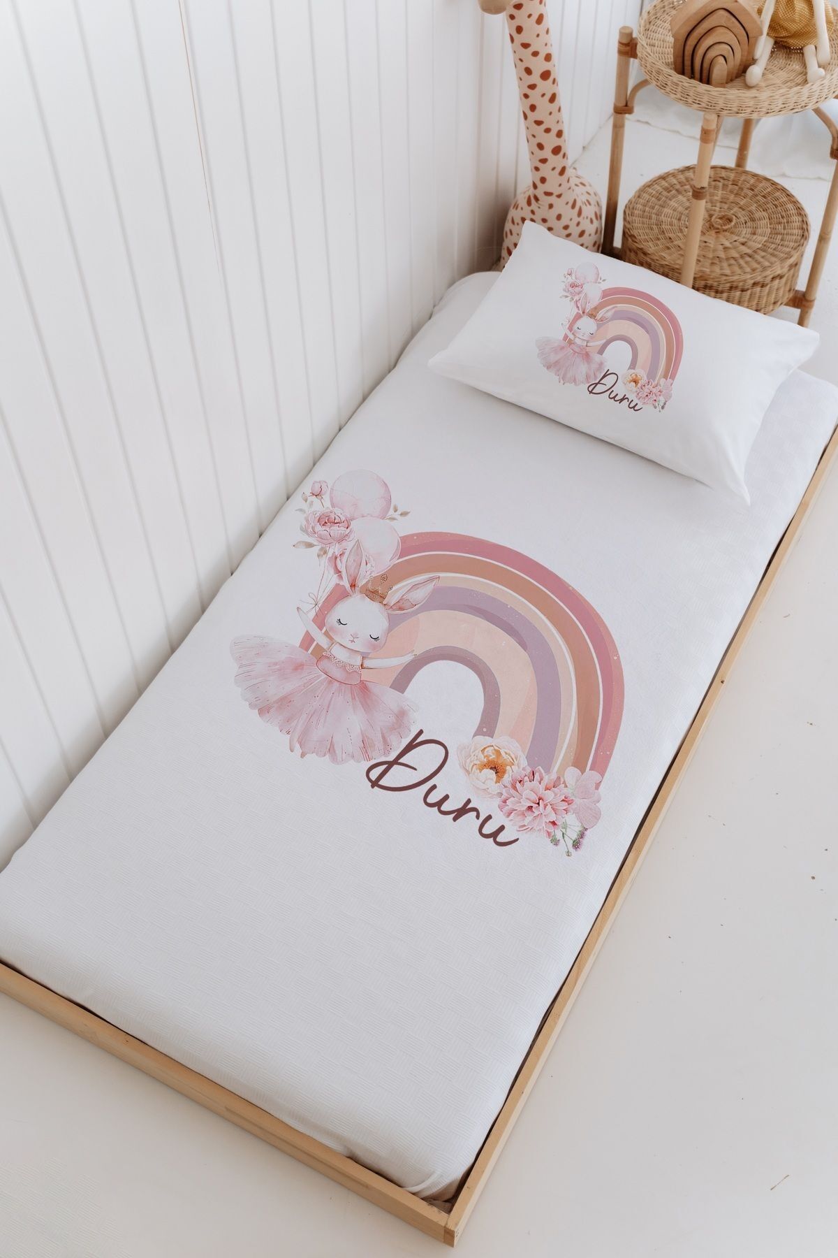 İsme Özel Bebek Ve Çocuk Tek Kişilik Pike Takımı (160 X 220cm)-Tavşan Gökkuşağı