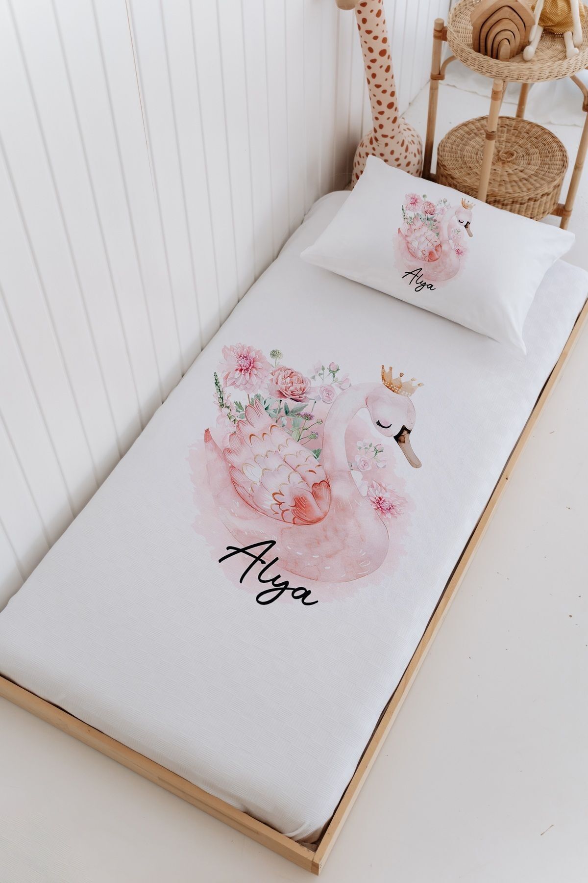 İsme Özel Bebek Ve Çocuk Tek Kişilik Pike Takımı (160 X 220cm) - Kuğu