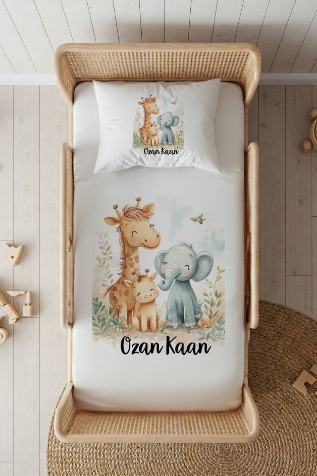 %100 Pamuk Saten İsme Özel 100x200 Tek Kişilik Lastikli Çarşaf Seti Sevimli Zürafa ve Fil