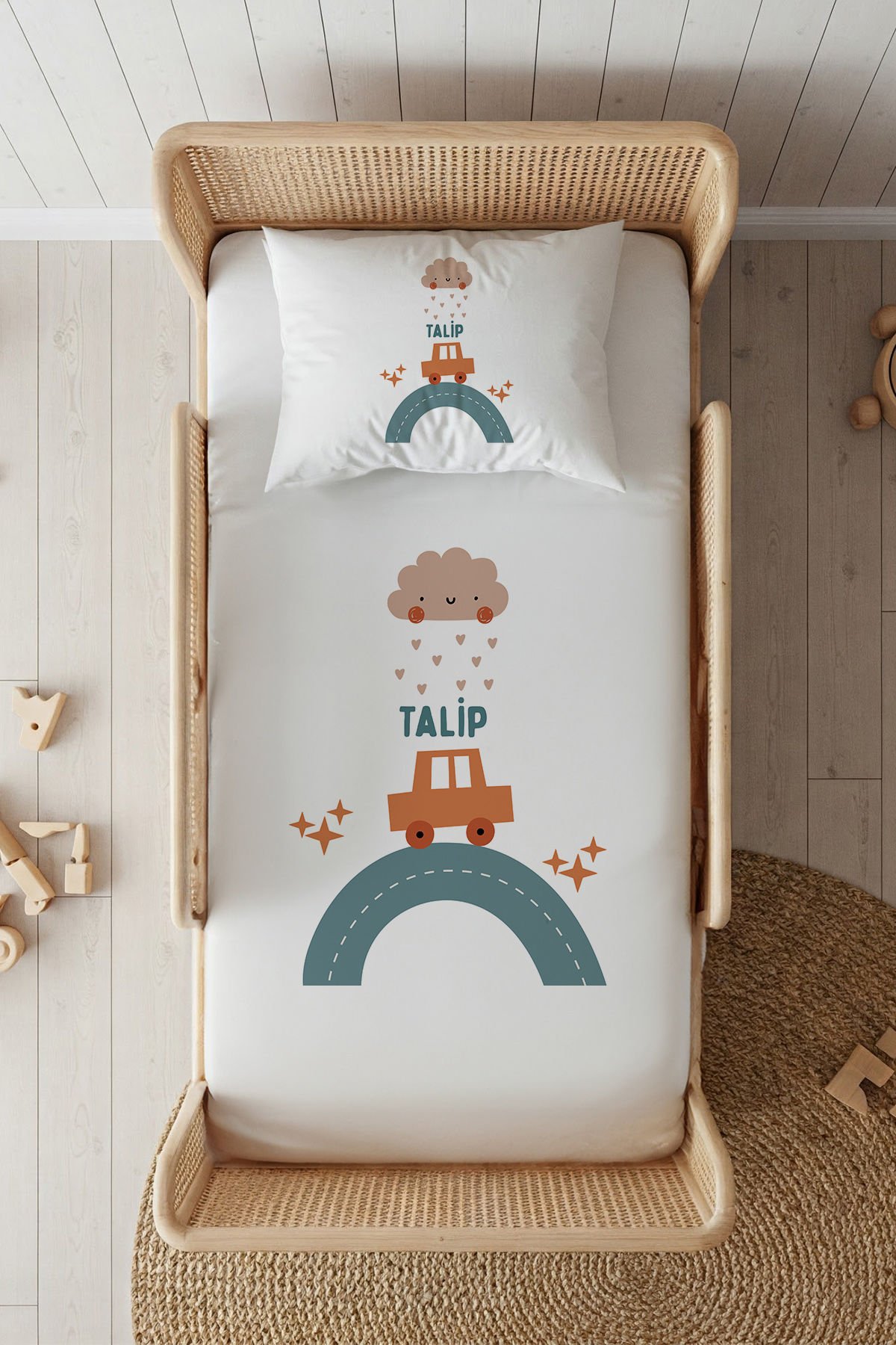 %100 Pamuk Saten İsme Özel 100x200 Tek Kişilik Lastikli Çarşaf Seti Araba ve Bulut