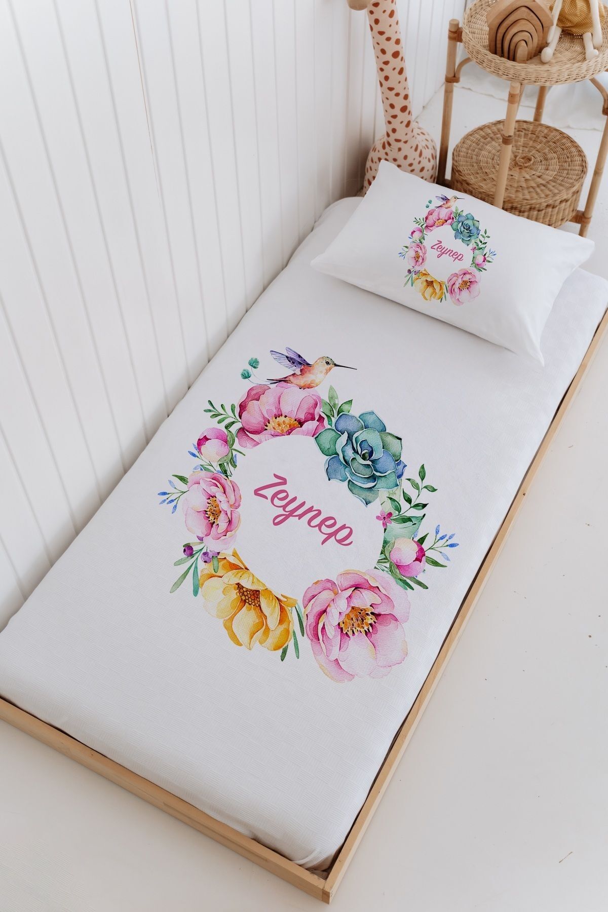 İsme Özel Bebek Ve Çocuk Tek Kişilik Pike Takımı (160 X 220cm)-Çiçek Çemberi