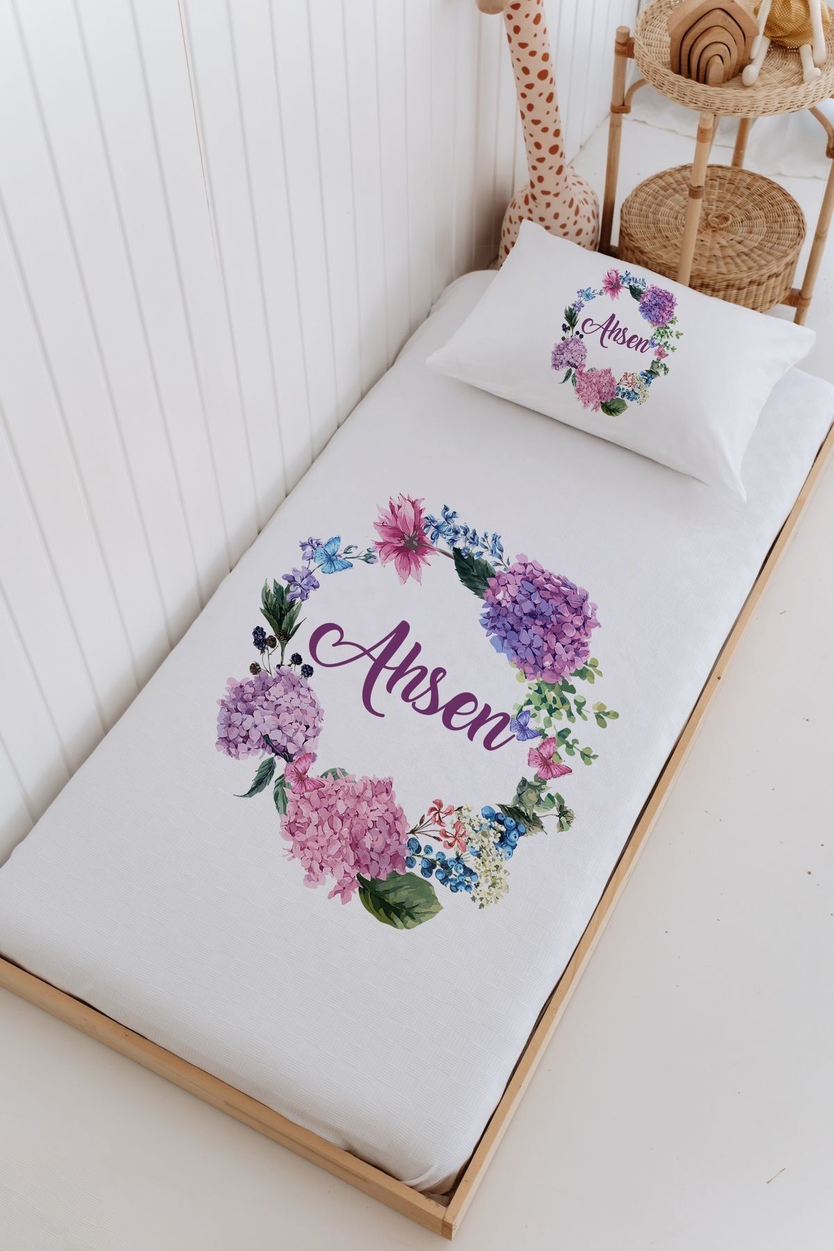 İsme Özel Bebek Ve Çocuk Tek Kişilik Pike Takımı (160 X 220cm)-Çiçek Çemberi