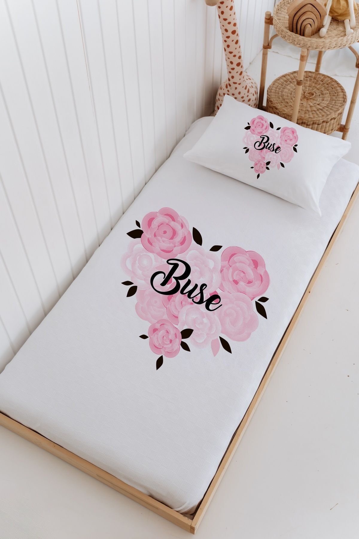 İsme Özel Bebek Ve Çocuk Tek Kişilik Pike Takımı (160 X 220cm)-Çiçek Çemberi