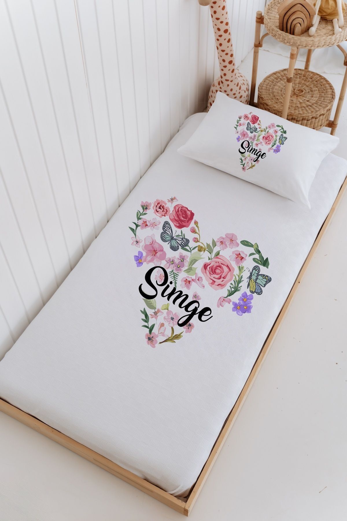 İsme Özel Bebek Ve Çocuk Tek Kişilik Pike Takımı (160 X 220cm)-Çiçek Çemberi