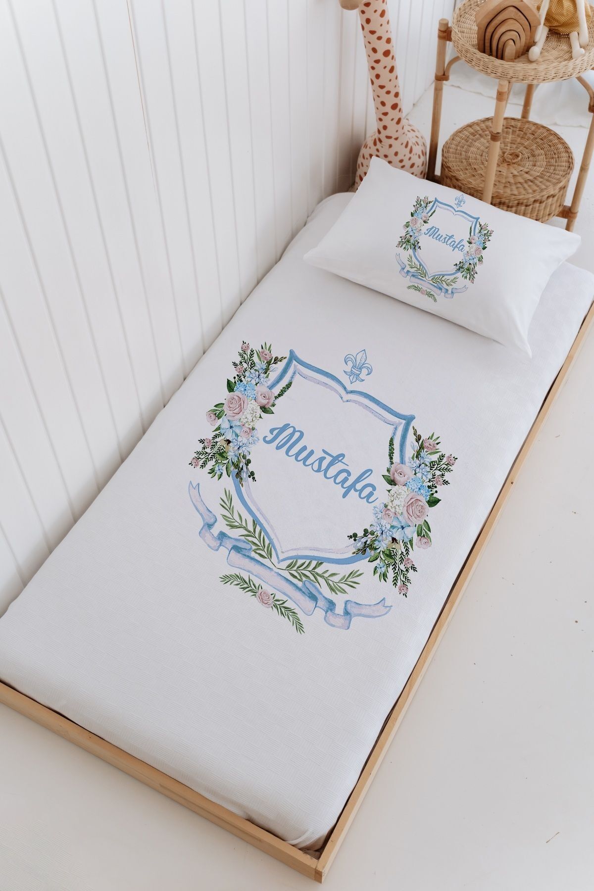 İsme Özel Bebek Ve Çocuk Tek Kişilik Pike Takımı (160 X 220cm)-Çiçek Çemberi