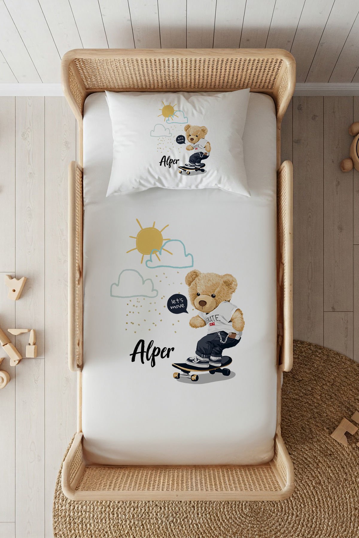 %100 Pamuk Saten İsme Özel 100x200 Tek Kişilik Lastikli Çarşaf Seti Kaykaycı Ayıcık