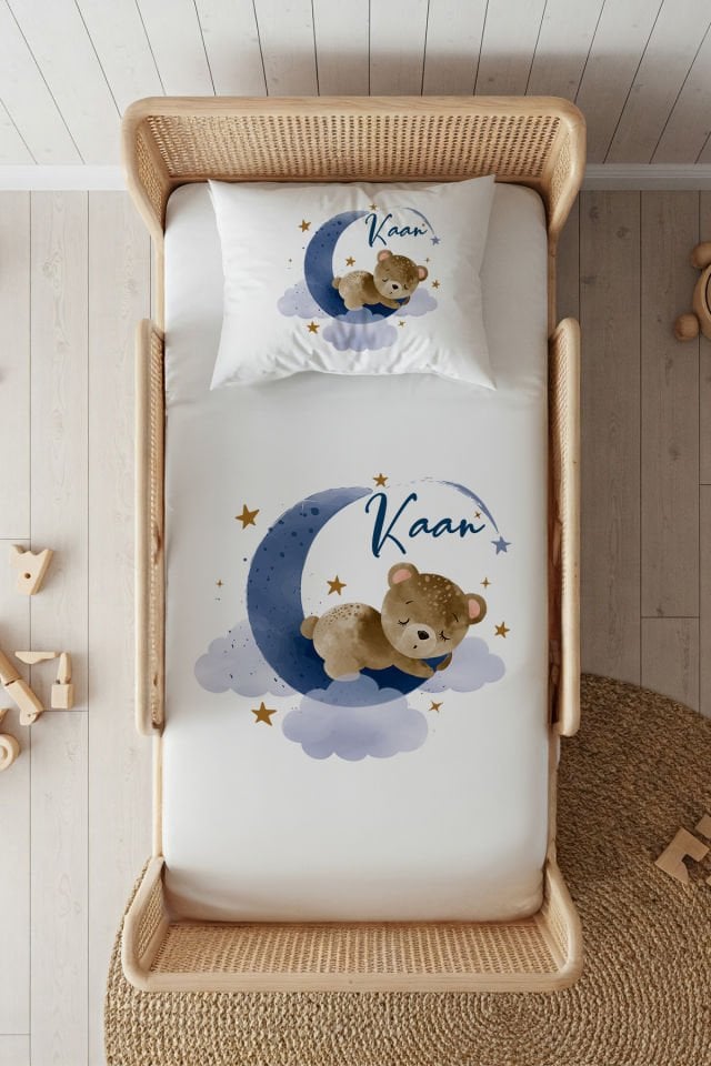 %100 Pamuk Saten İsme Özel 100x200 Tek Kişilik Lastikli Çarşaf Seti Uykucu Ayıcık