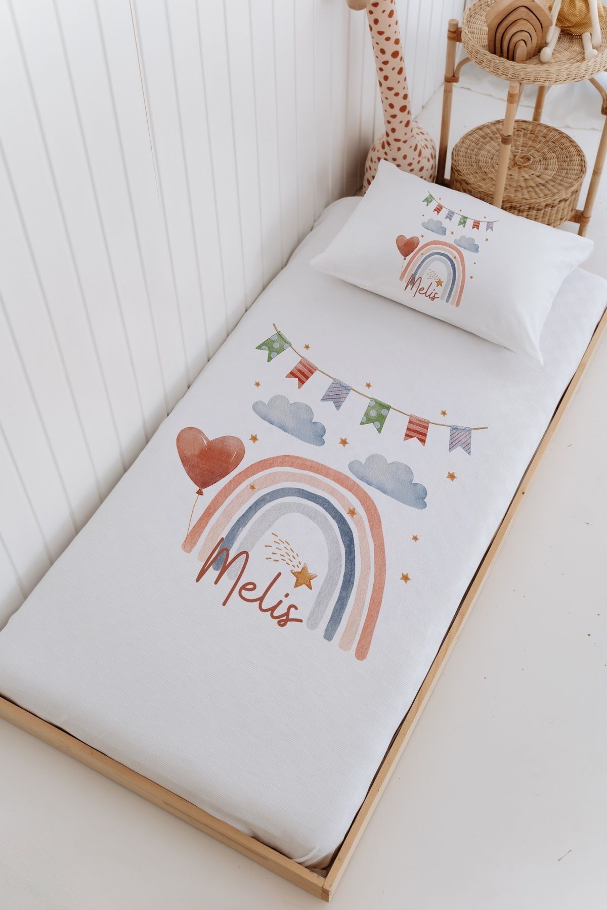 İsme Özel Bebek Ve Çocuk Tek Kişilik Pike Takımı (160 X 220cm)-Gökkuşağı