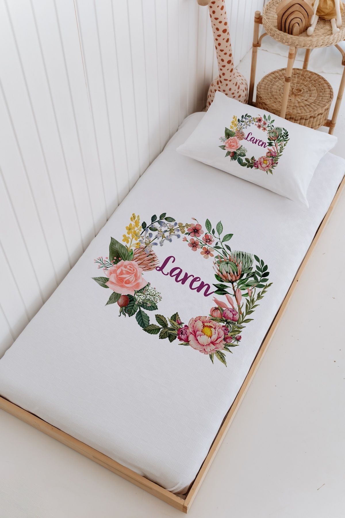 İsme Özel Bebek Ve Çocuk Tek Kişilik Pike Takımı (160 X 220cm) -Çiçek Çemberi