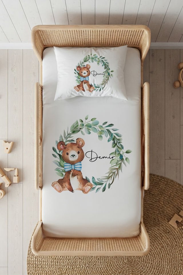 %100 Pamuk Saten İsme Özel 100x200 Tek Kişilik Lastikli Çarşaf Seti Papyonlu Ayıcık