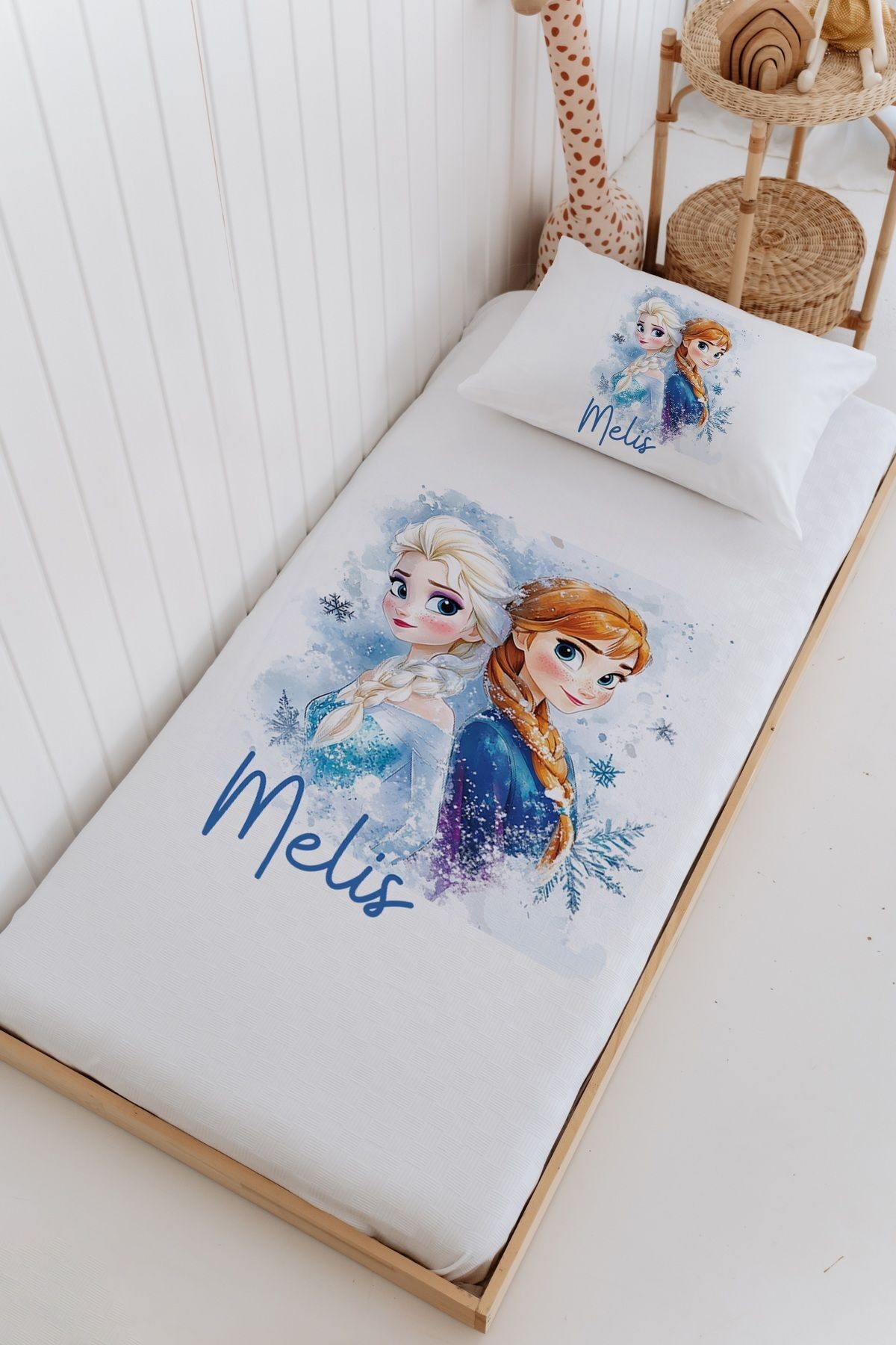 İsme Özel %100 Pamuk Bebek Ve Çocuk Tek Kişilik 165 X 225 Cm Pike Takımı-Elsa ve Anna