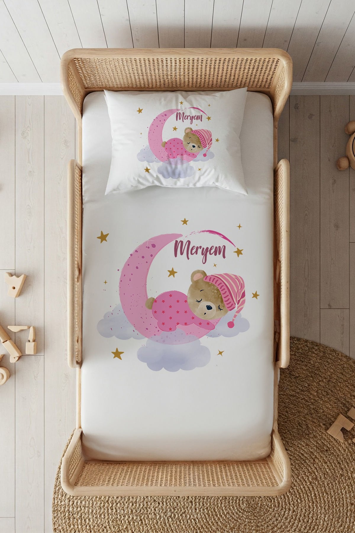 %100 Pamuk Saten İsme Özel 100x200 Tek Kişilik Lastikli Çarşaf Seti Uykucu Ayıcık