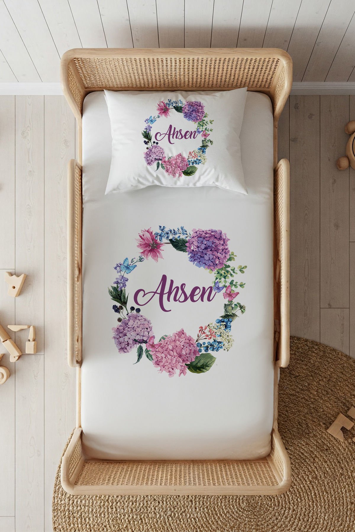 %100 Pamuk Saten İsme Özel 100x200 Tek Kişilik Lastikli Çarşaf Seti Ortanca Çiçeği