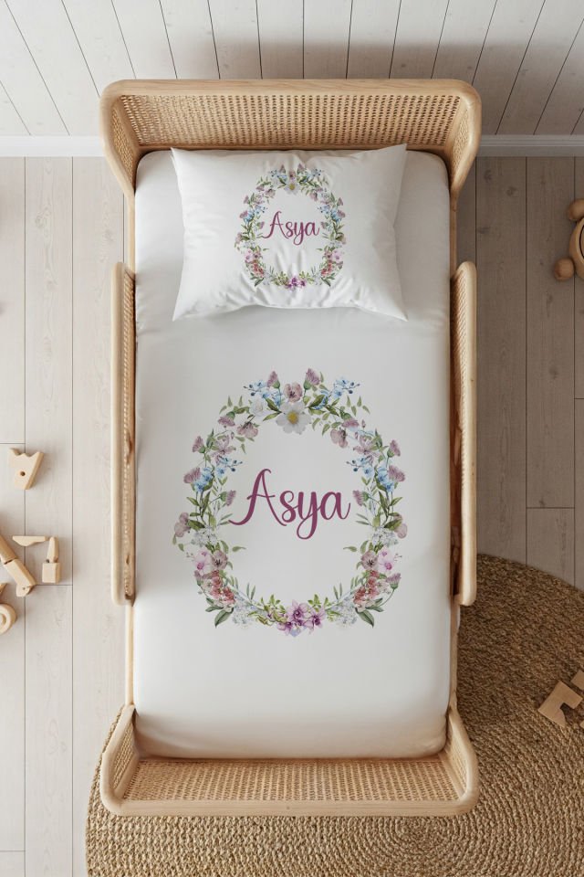 %100 Pamuk Saten İsme Özel 100x200 Tek Kişilik Lastikli Çarşaf Seti Çiçek Çemberi