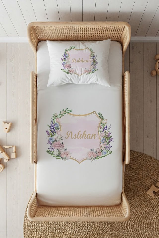 %100 Pamuk Saten İsme Özel 100x200 Tek Kişilik Lastikli Çarşaf Seti Çiçek Tabelası