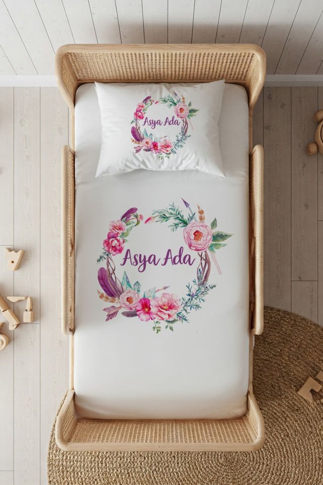 %100 Pamuk Saten İsme Özel 100x200 Tek Kişilik Lastikli Çarşaf Seti Mor Çiçek Çemberi