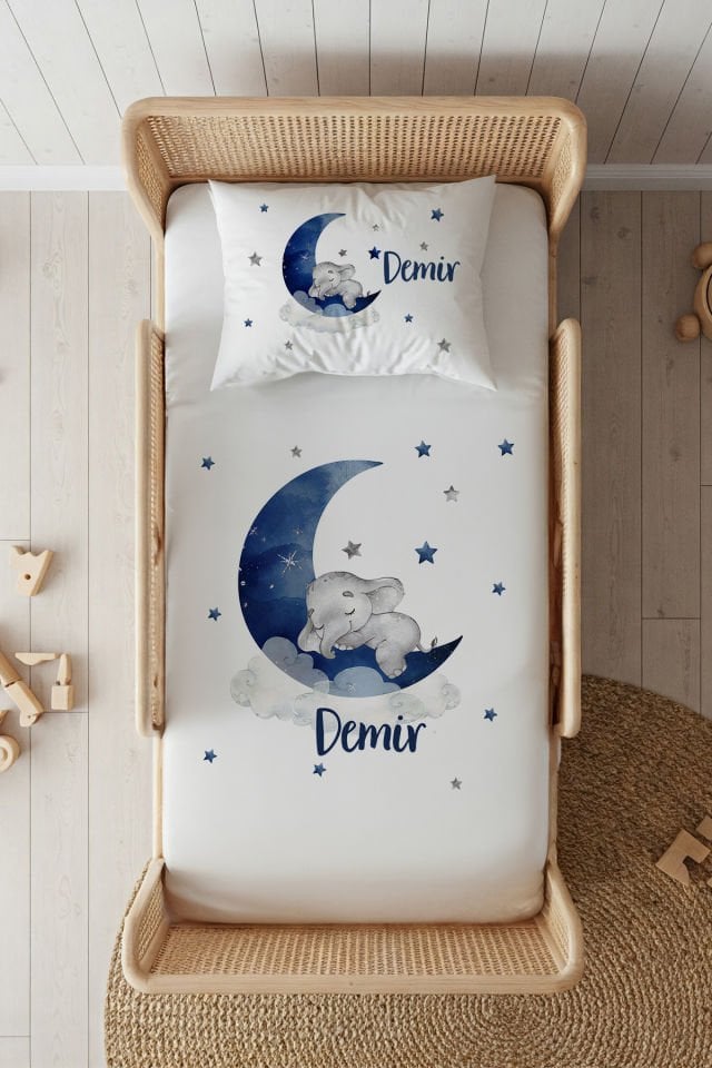 %100 Pamuk Saten İsme Özel 100x200 Tek Kişilik Lastikli Çarşaf Seti Ayda Uyuyan Fil