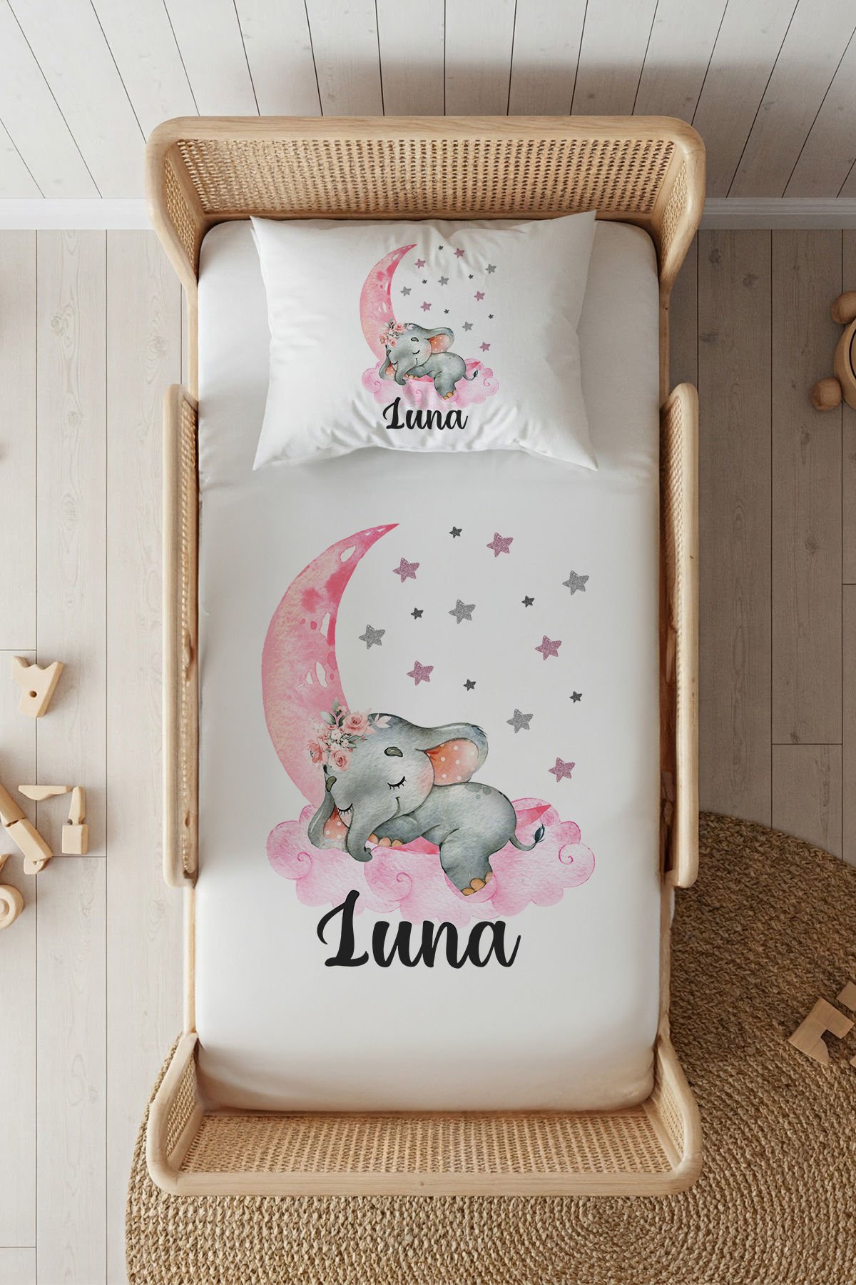 %100 Pamuk Saten İsme Özel 100x200 Tek Kişilik Lastikli Çarşaf Seti Ayda Uyuyan Fil