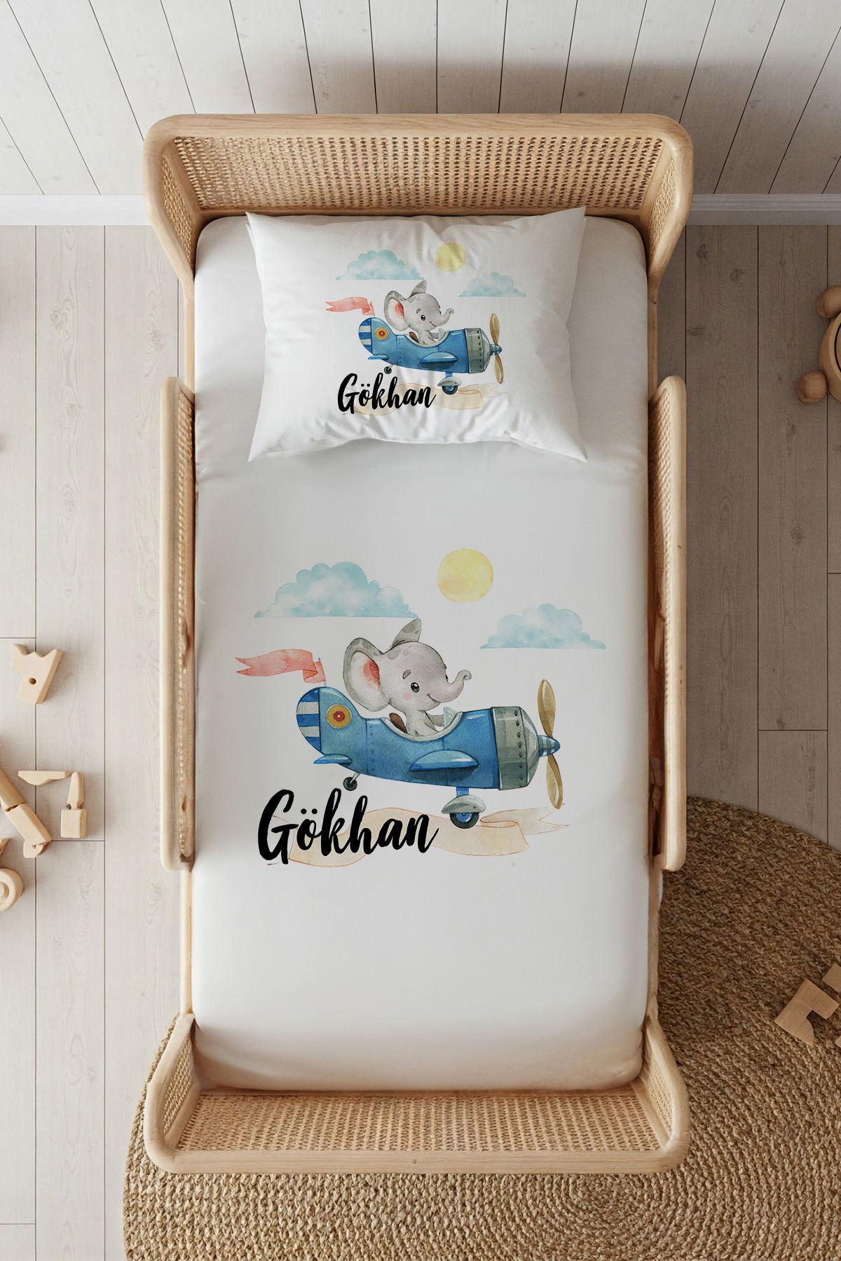 %100 Pamuk Saten İsme Özel 100x200 Tek Kişilik Lastikli Çarşaf Seti Pilot Fil