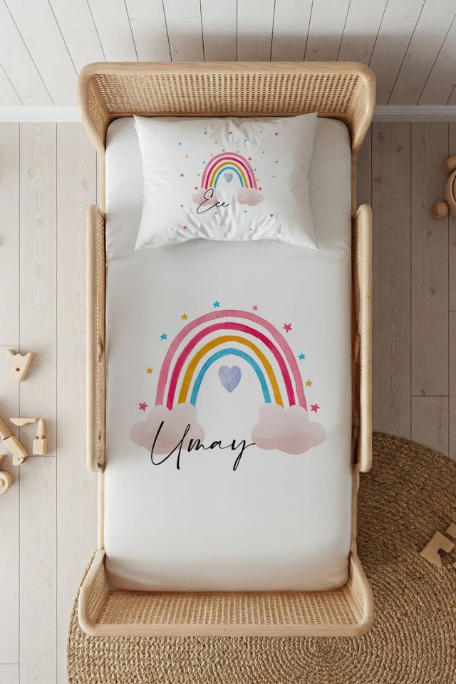 %100 Pamuk Saten İsme Özel 100x200 Tek Kişilik Lastikli Çarşaf Seti Kalpli Gökkuşağı