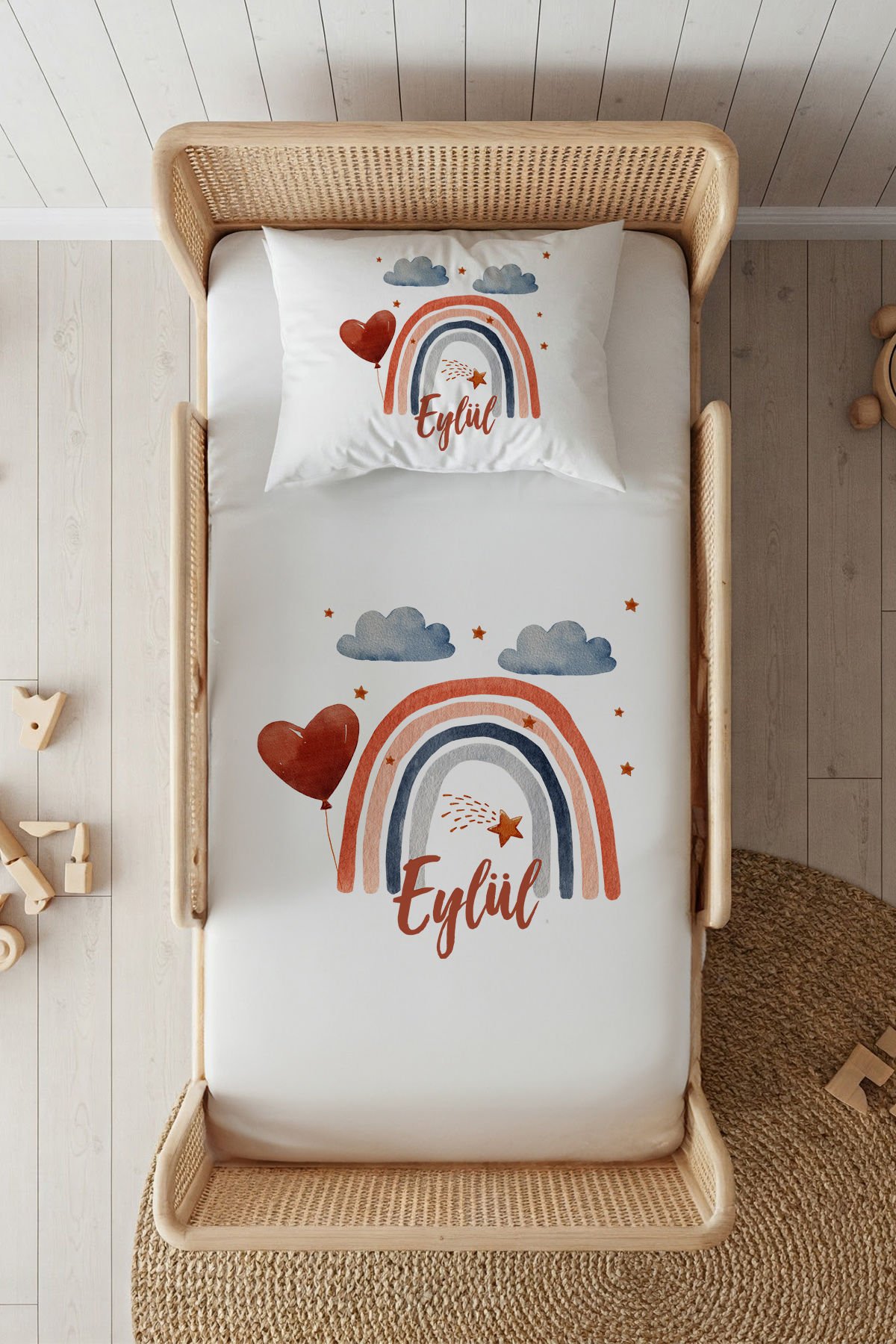 %100 Pamuk Saten İsme Özel 100x200 Tek Kişilik Lastikli Çarşaf Seti Kalpli Gökkuşağı