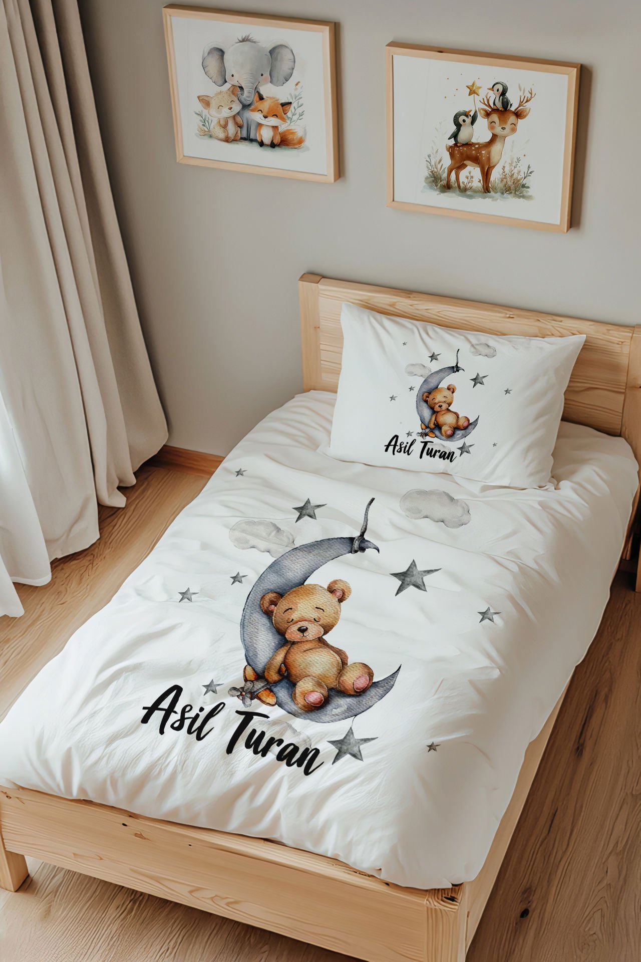 İsme Özel Tek Kişilik  Çocuk Nevresim Takımı (160x220 cm) Ayda Uyuyan Ayı