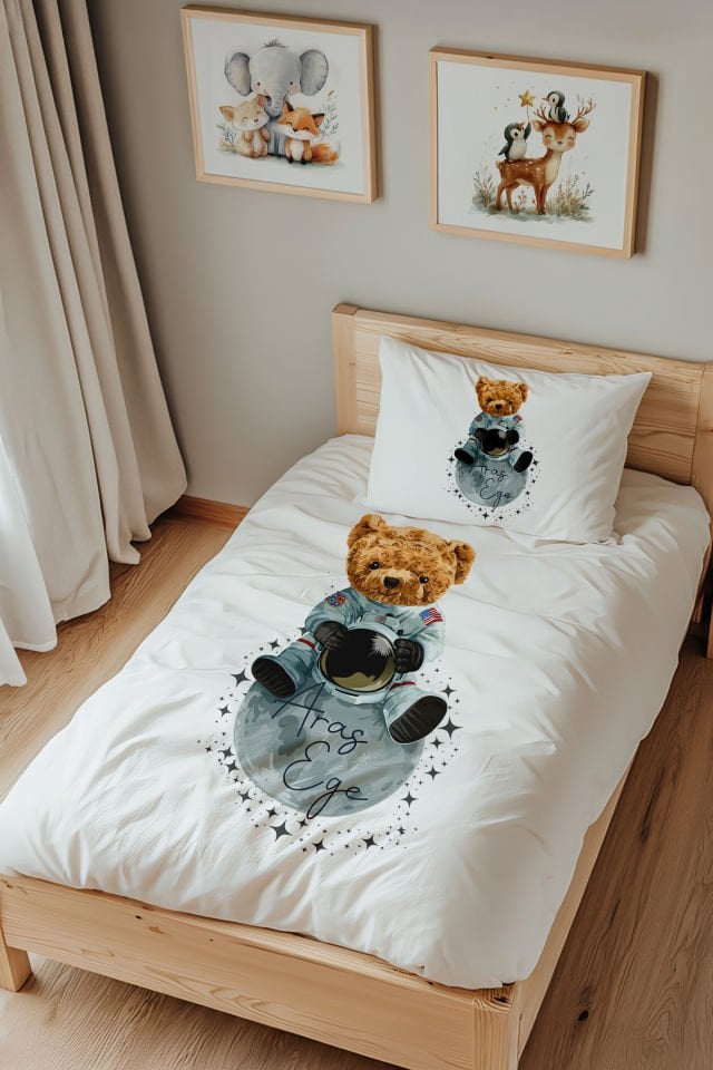İsme Özel Tek Kişilik Çocuk Nevresim Takımı (160x220 cm) Astronot Ayıcık