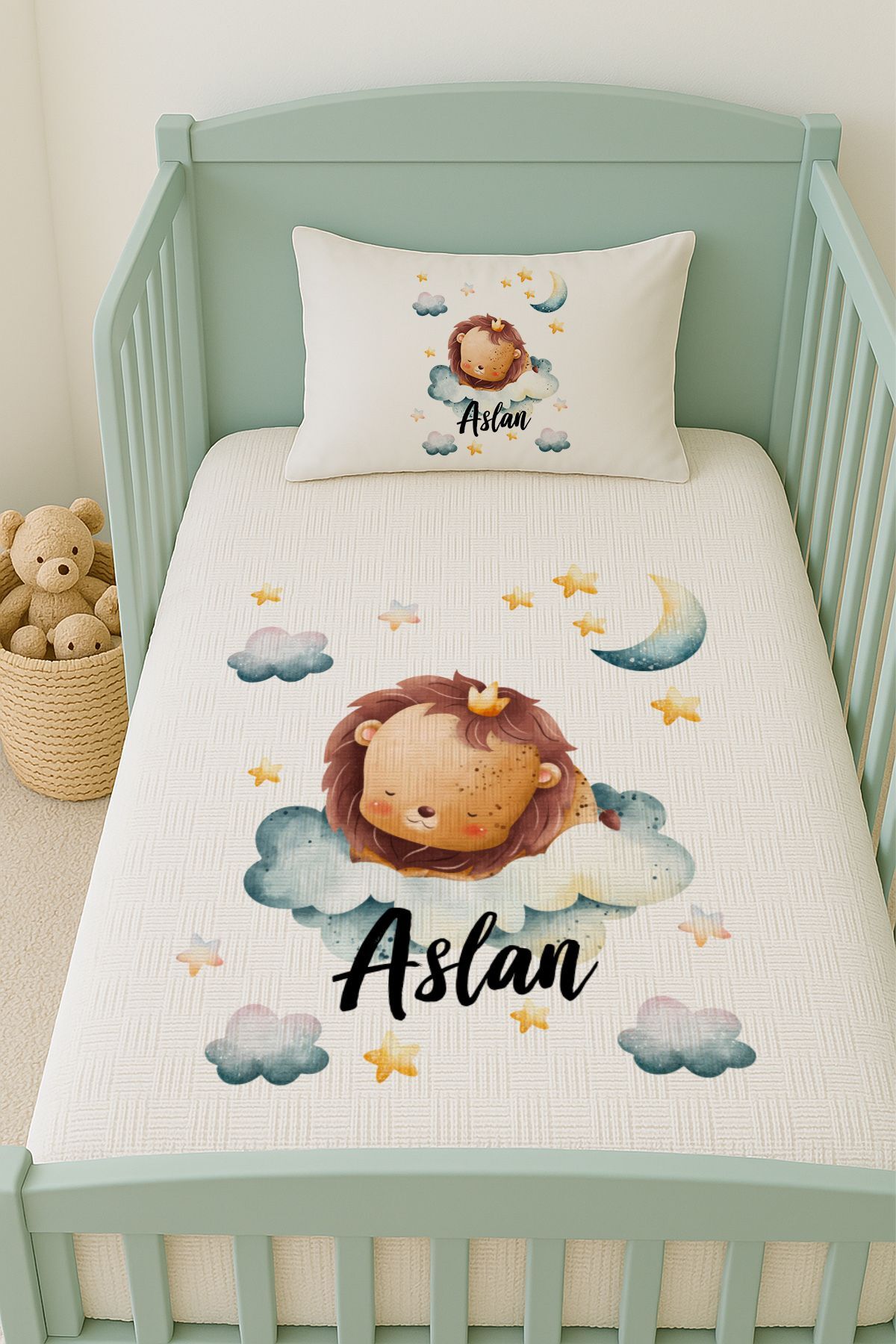 İsme Özel (100x150cm) Pike Seti Bulut Üstünde Yavru Aslan