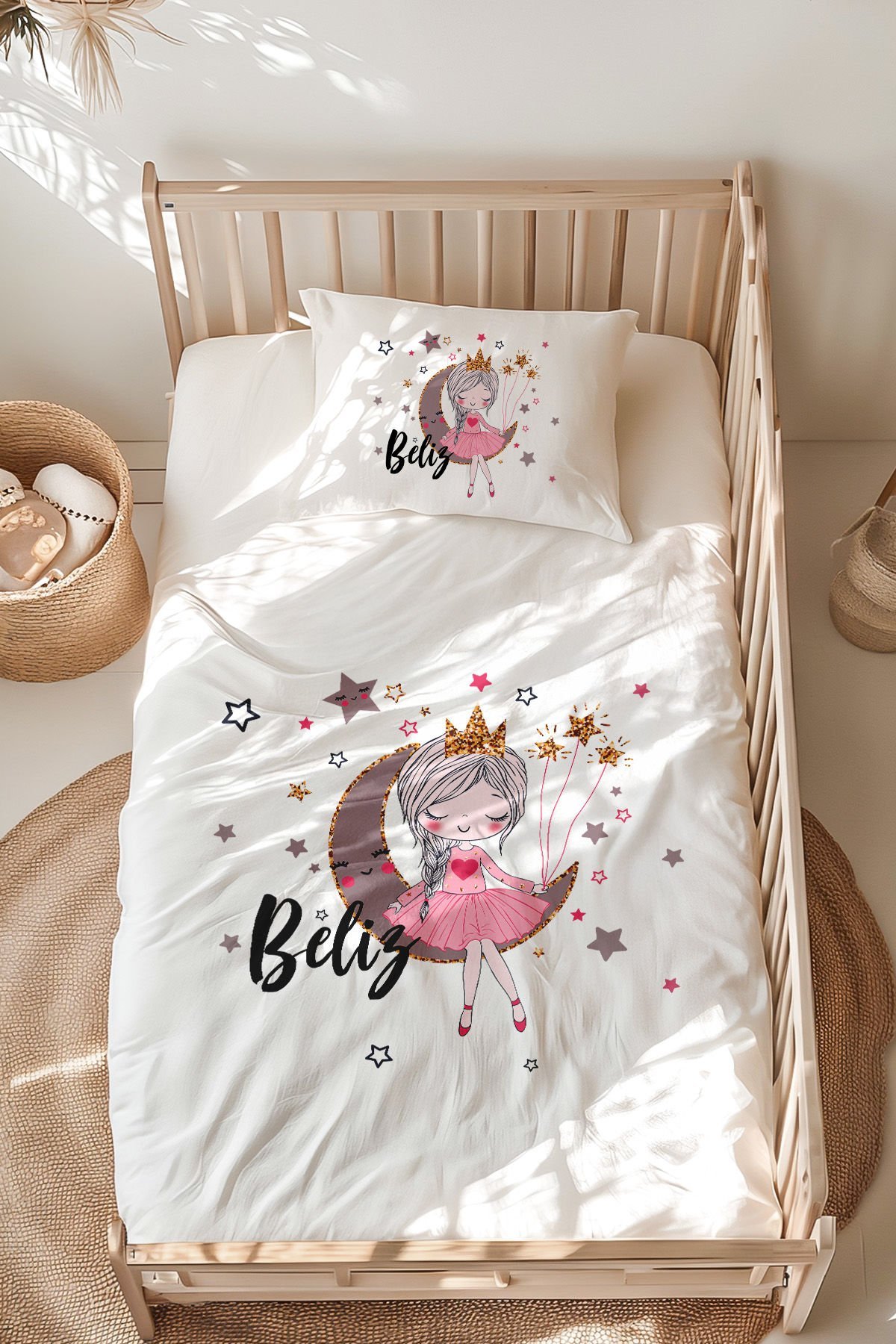 İsme Özel Montessori Yatak Nevresim Takımı (100x200 cm) Aydaki Kız