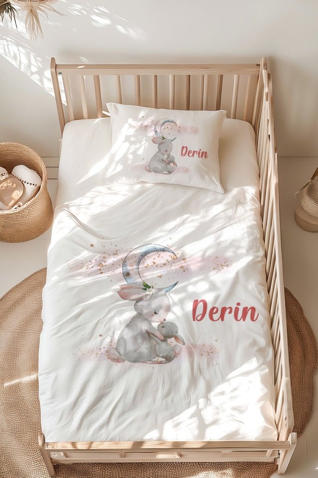 %100 Pamuk İsme Özel Montessori Yatak Nevresim Takımı (100x200 cm) Tavşan ve Yavrusu