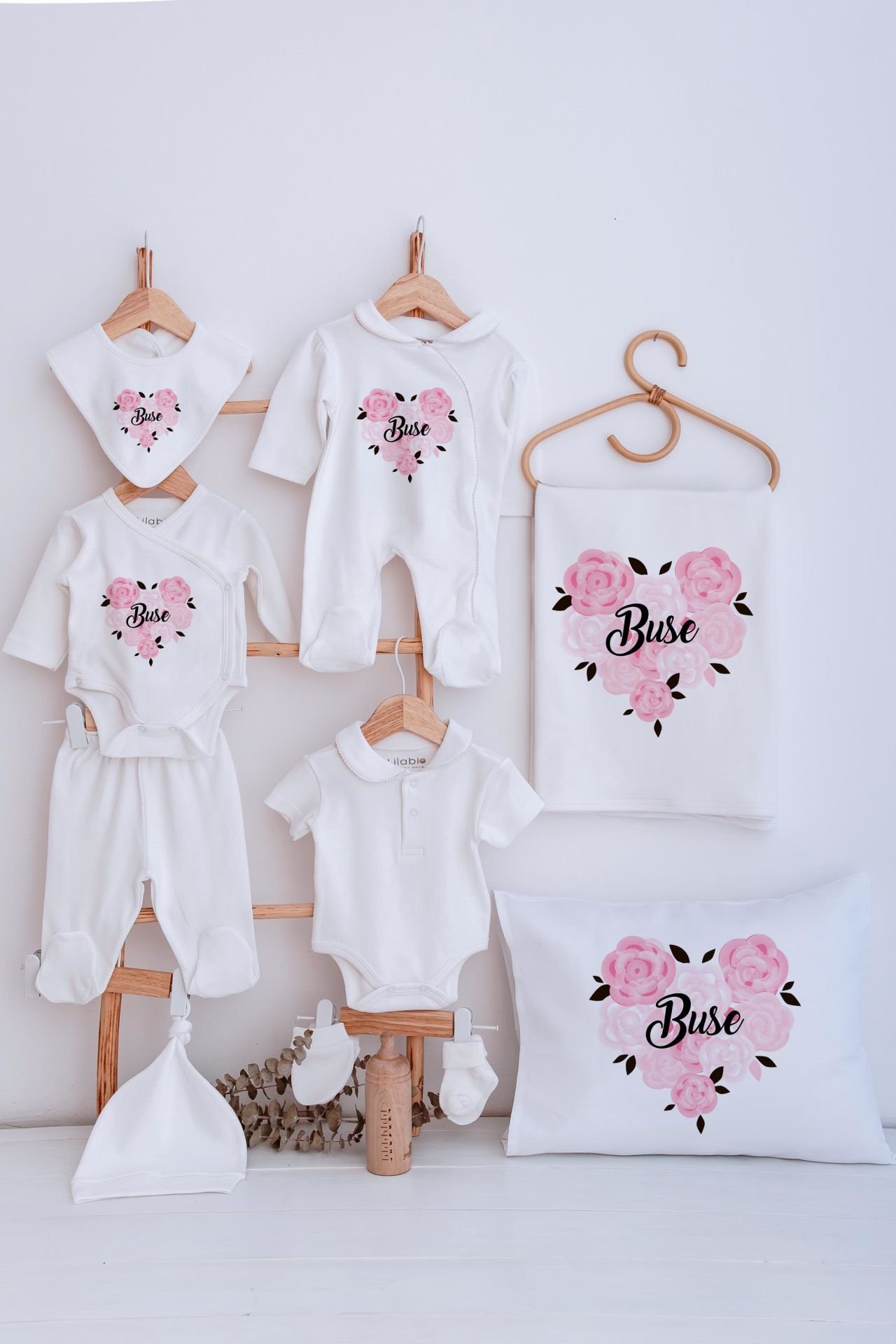Lilabio Bebe Yaka İsme Özel Delux 12li Hastane Çıkışı Pembe Çiçek Kalp