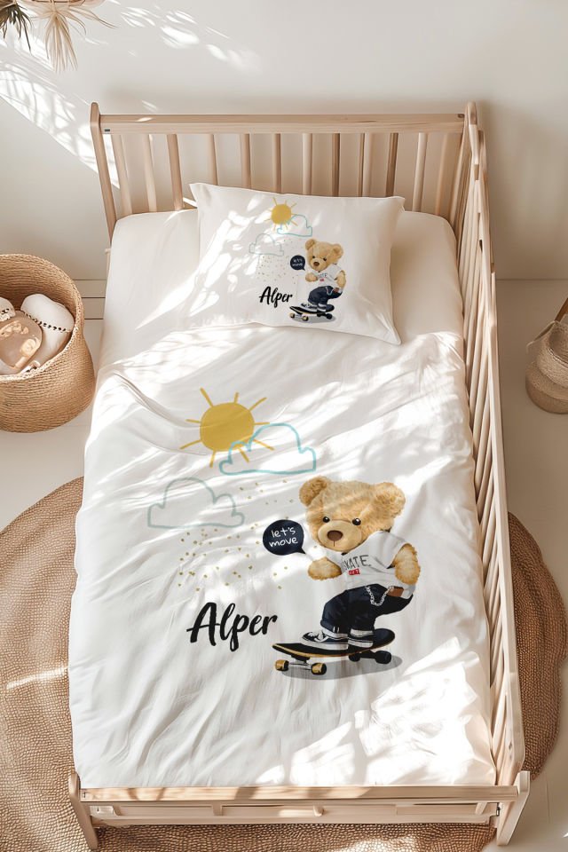 %100 Pamuk İsme Özel Montessori Yatak Nevresim Takımı (100x200 cm) Kaykaycı Ayıcık