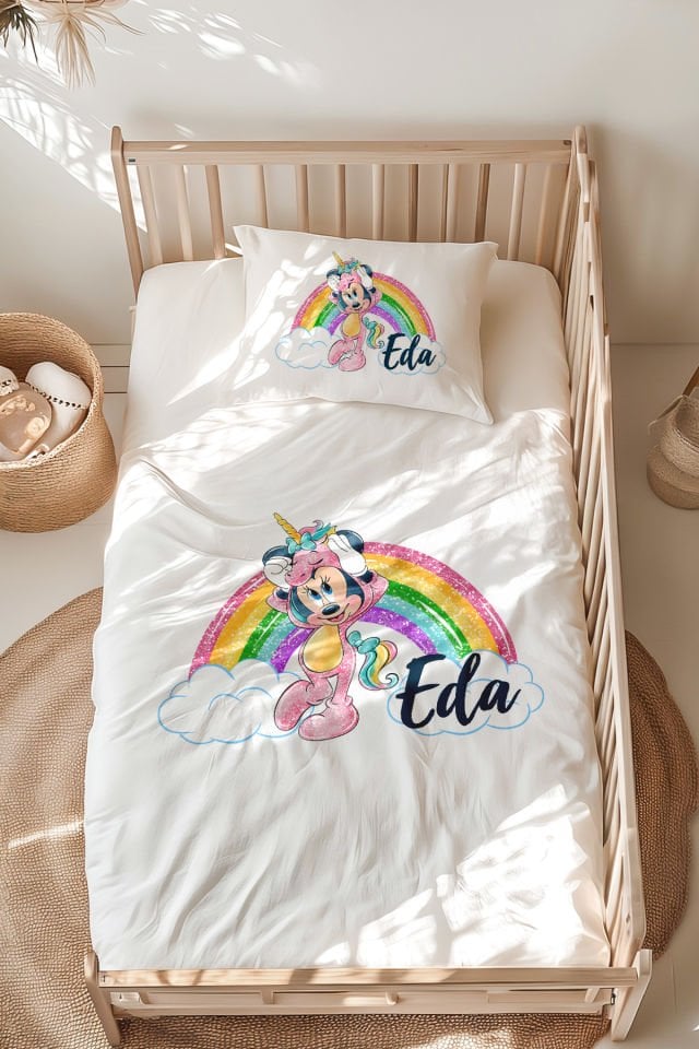 İsme Özel Montessori Yatak Nevresim Takımı (100x200 cm) Minnie ve Gökkuşağı