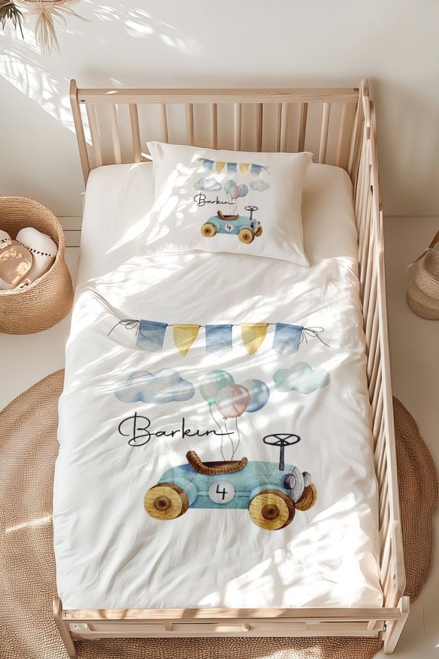 İsme Özel Montessori Yatak Nevresim Takımı (100x200 cm) Araba ve Balonlar